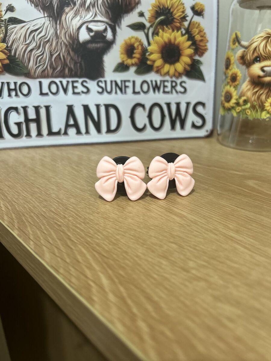 Car diffuser (pink bow clip on air vent)